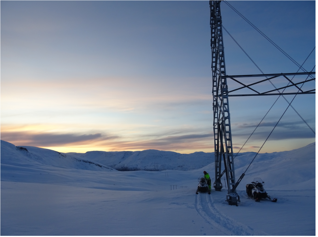 Illustrasjon av vidda med snø og strømmaster. 