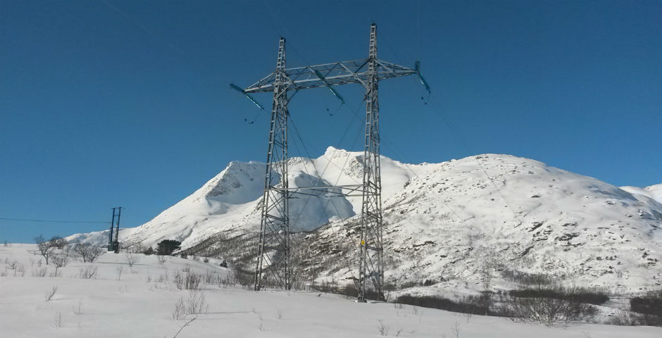 Mast i snølandskap